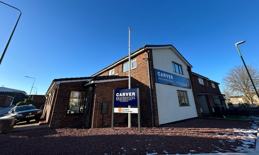 Large property sold by Carvers